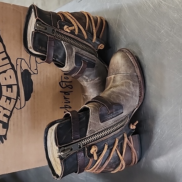 Freebird Leather gray Crue Ankle Booties. Size: 7 - Picture 4 of 5